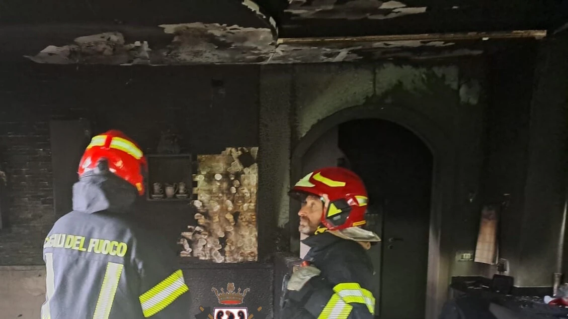 Litiga con la ex e dà fuoco alla casa, un arresto in Trentino