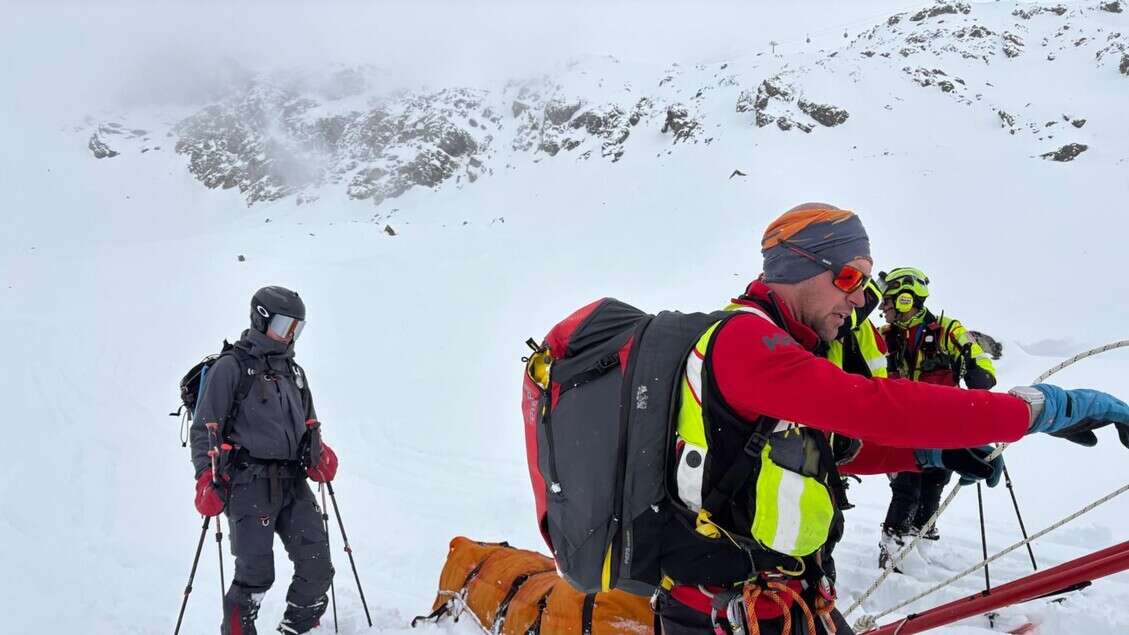 Valanga al Passo dei Salati, recuperato sciatore travolto