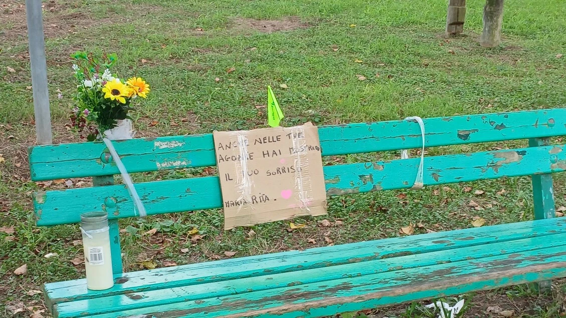 Trovata morta su panchina a Viareggio, fatta l'autopsia