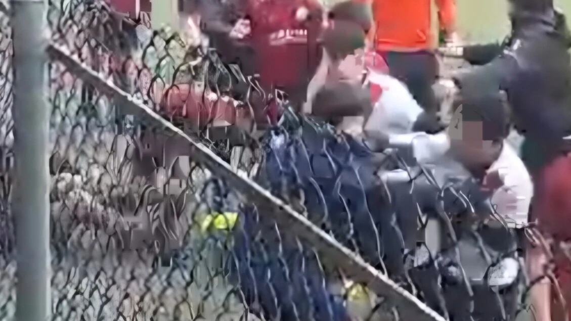 Portiere di calcio 13enne picchiato da genitore nel Torinese