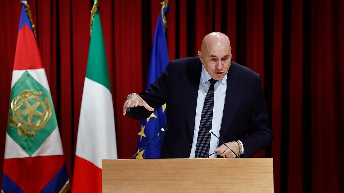 Verso norma che velocizza l'acquisto delle armi. M5s-Avs: 'Un blitz'