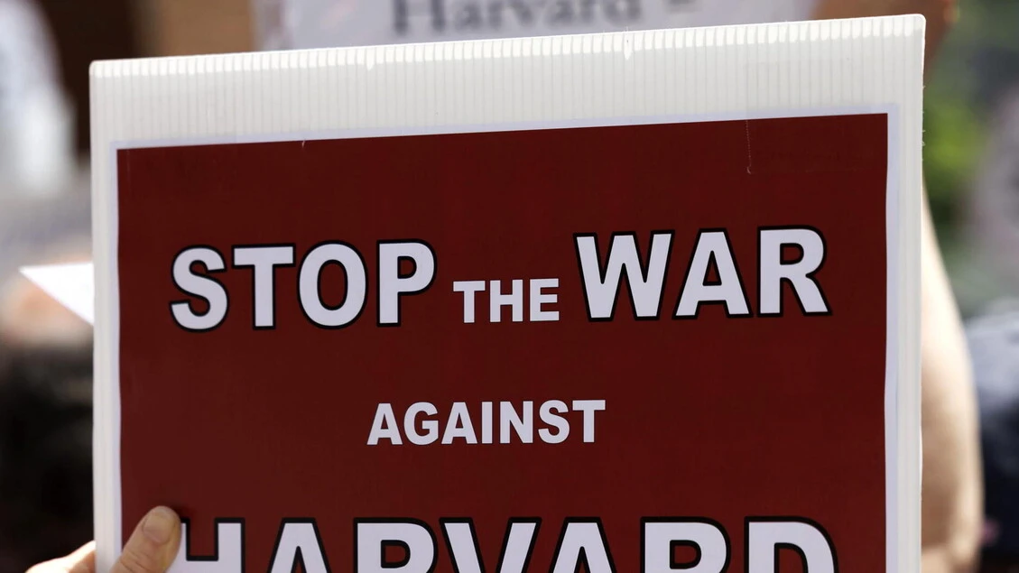 Trump chiede un maxi risarcimento all'Università di Harvard