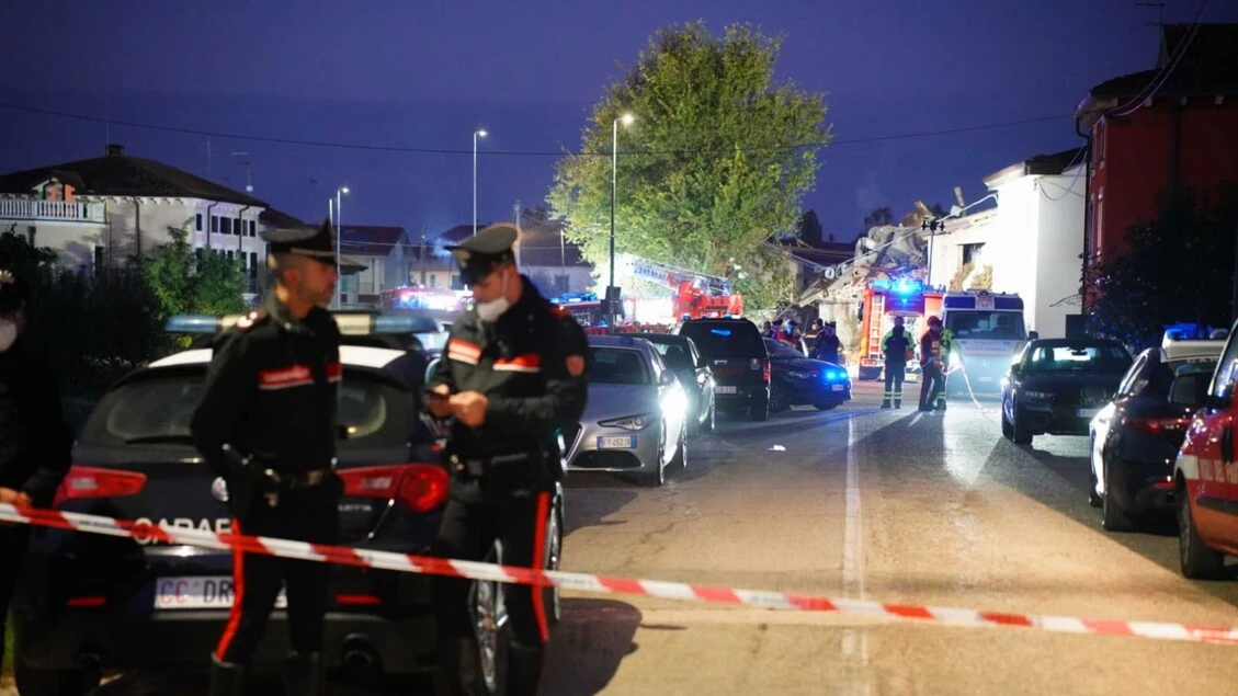 Casa satura di gas, esplosione all'apertura della porta