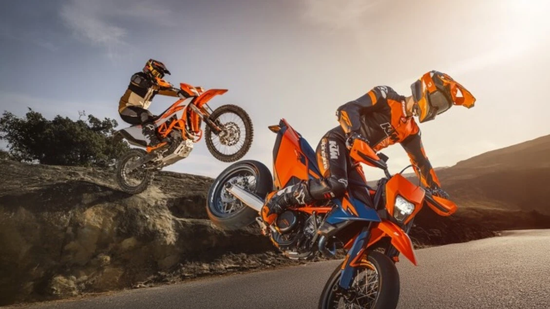 KTM ha presentato le nuove 690 Enduro R e 690 SMC R 2026