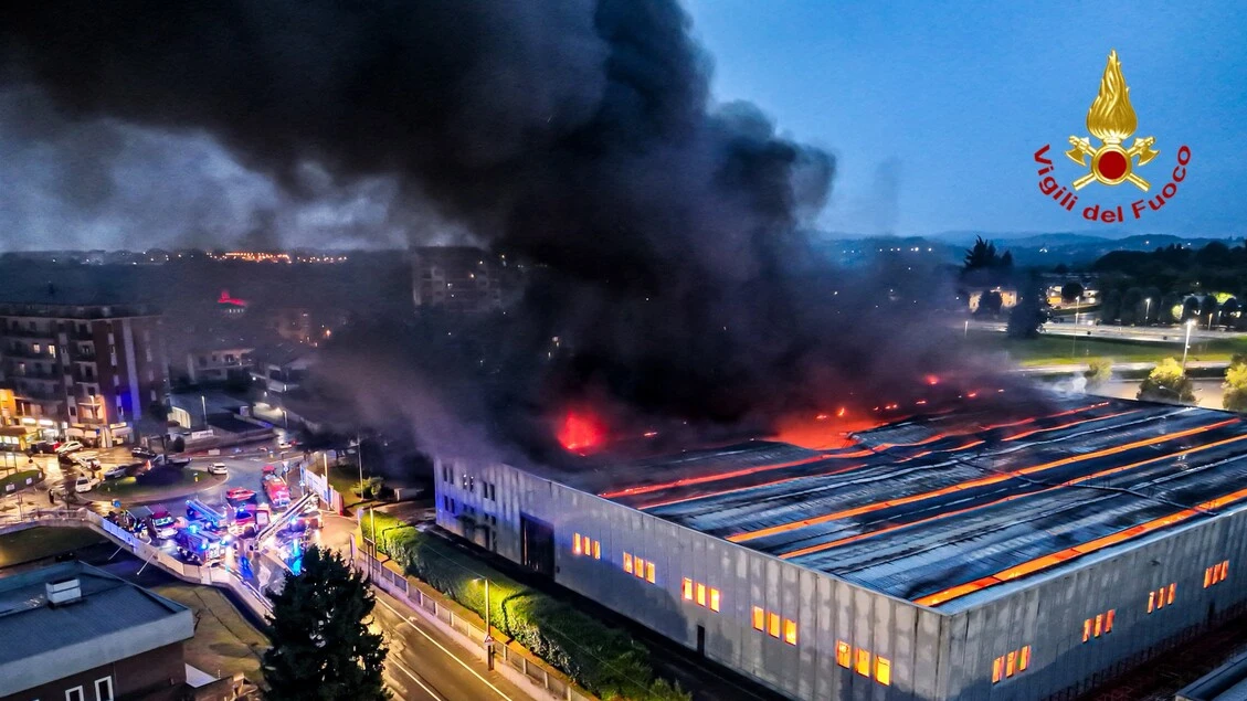 Incendio nel Torinese: Arpa, inquinanti tornati nella norma
