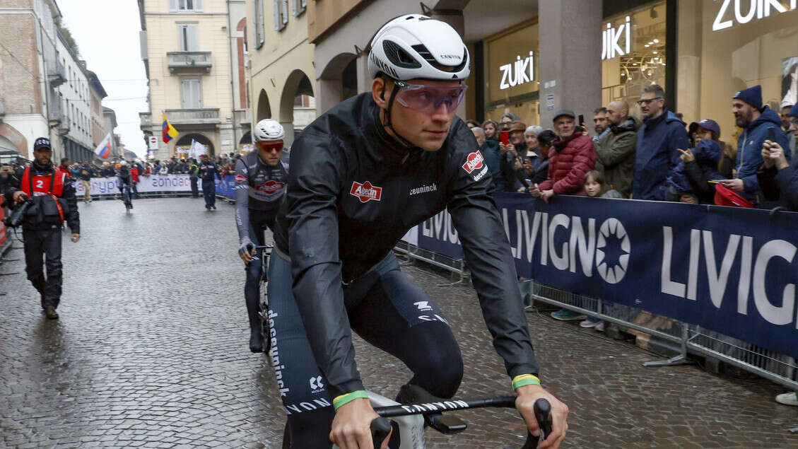 A van der Poel epica Sanremo, volata su Ganna e Pogacar