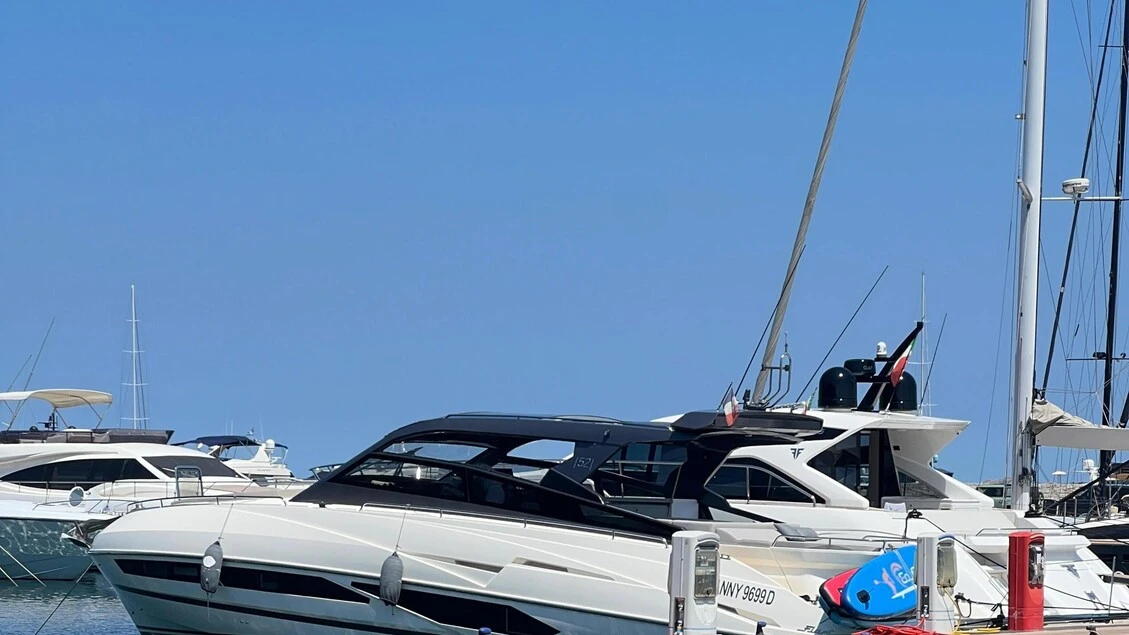 Giovane morto in barca in Costa Smeralda, mercoledì autopsia