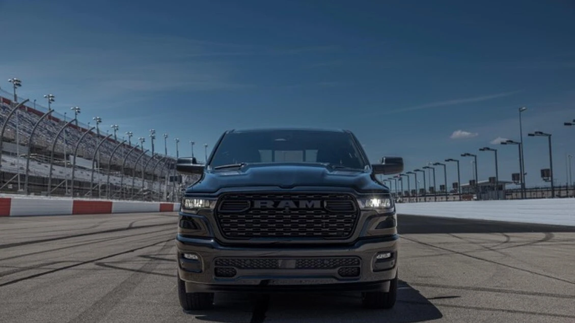 RAM annuncia il ritorno del V-8 HEMI da 5,7 litri