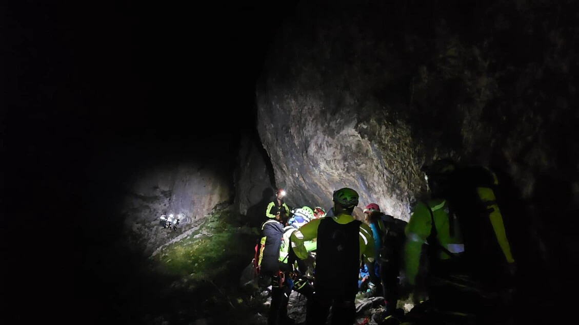 Soccorso alpino salva escursionista infortunato sul Gran Sasso