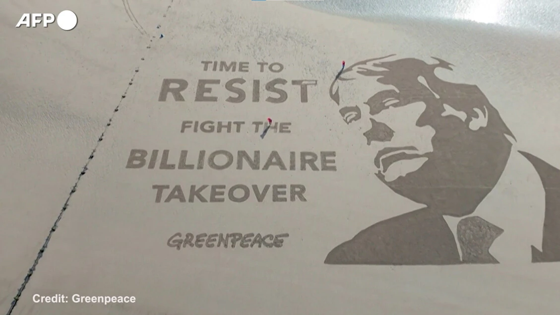 In Scozia la maxi opera di Greenpeace contro Trump: 