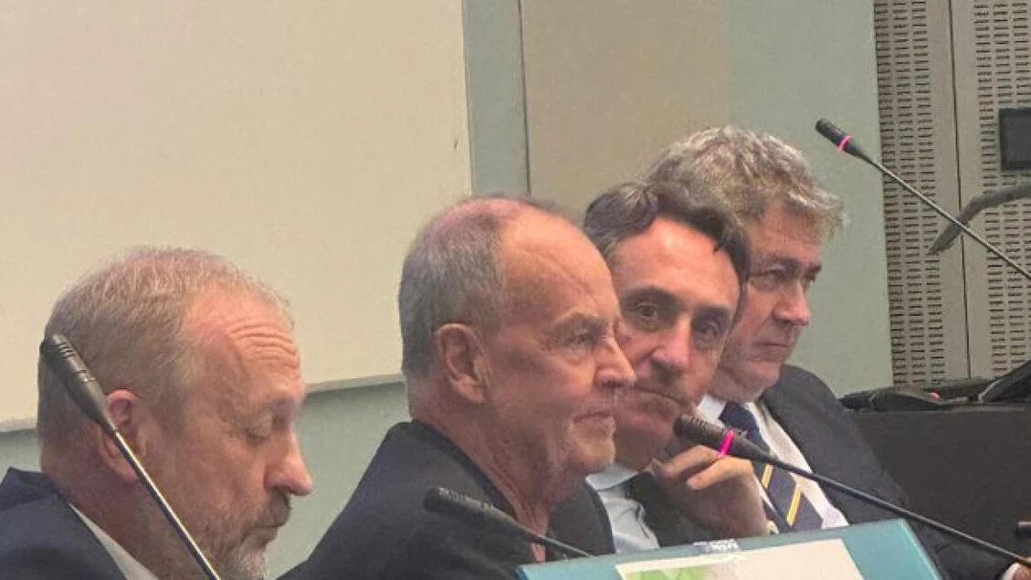 Calderoli, Comuni, 'Province e Regioni spendono meno'