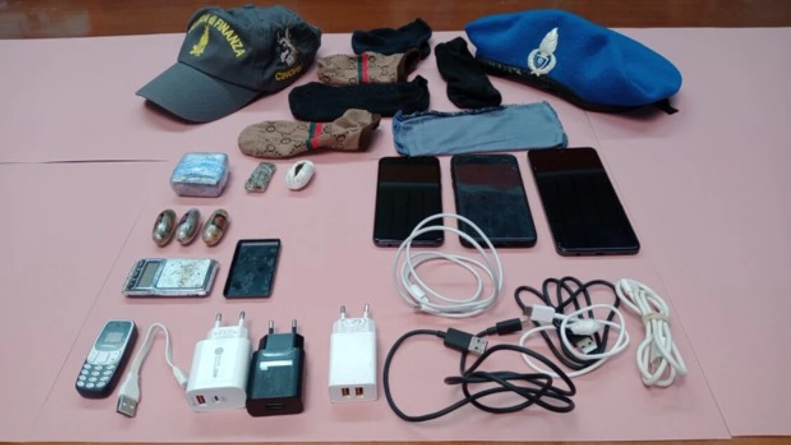 Ispezione in carcere Lecce, trovati droga e smartphone