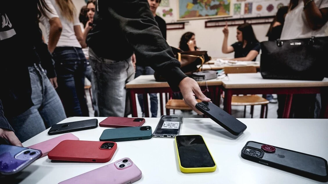 Forum Prevenzione, patentino per lo smartphone invece di divieto