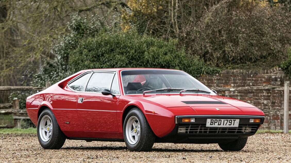 Una rara Ferrari Dino 308 GT4 venduta all'asta in UK