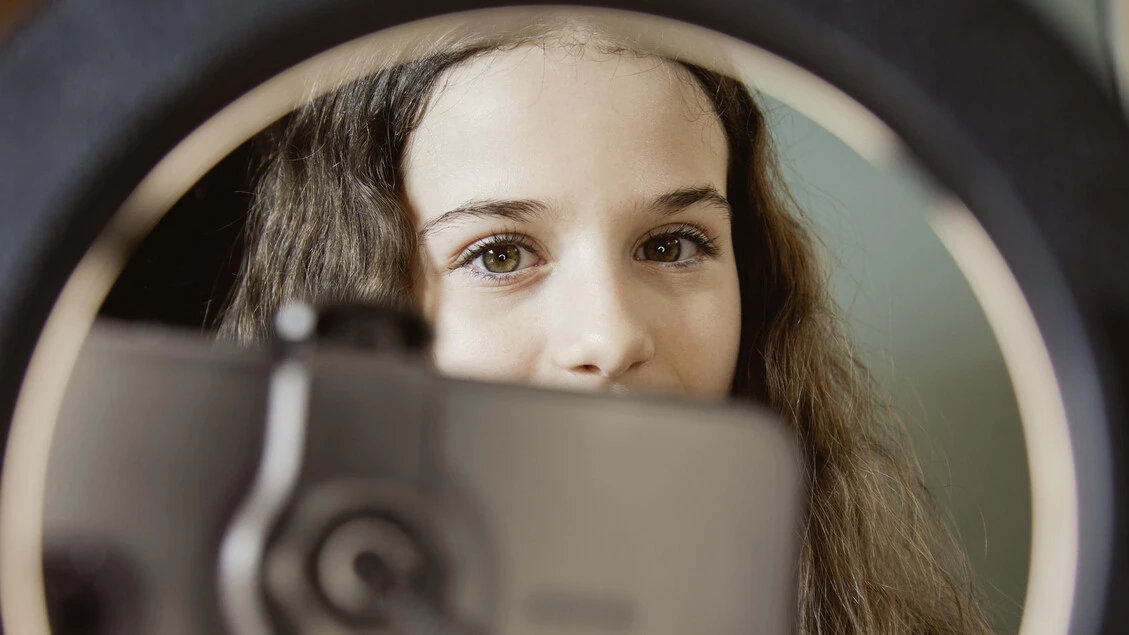 Save the Children, un bambino su tre usa lo smartphone tutti i giorni
