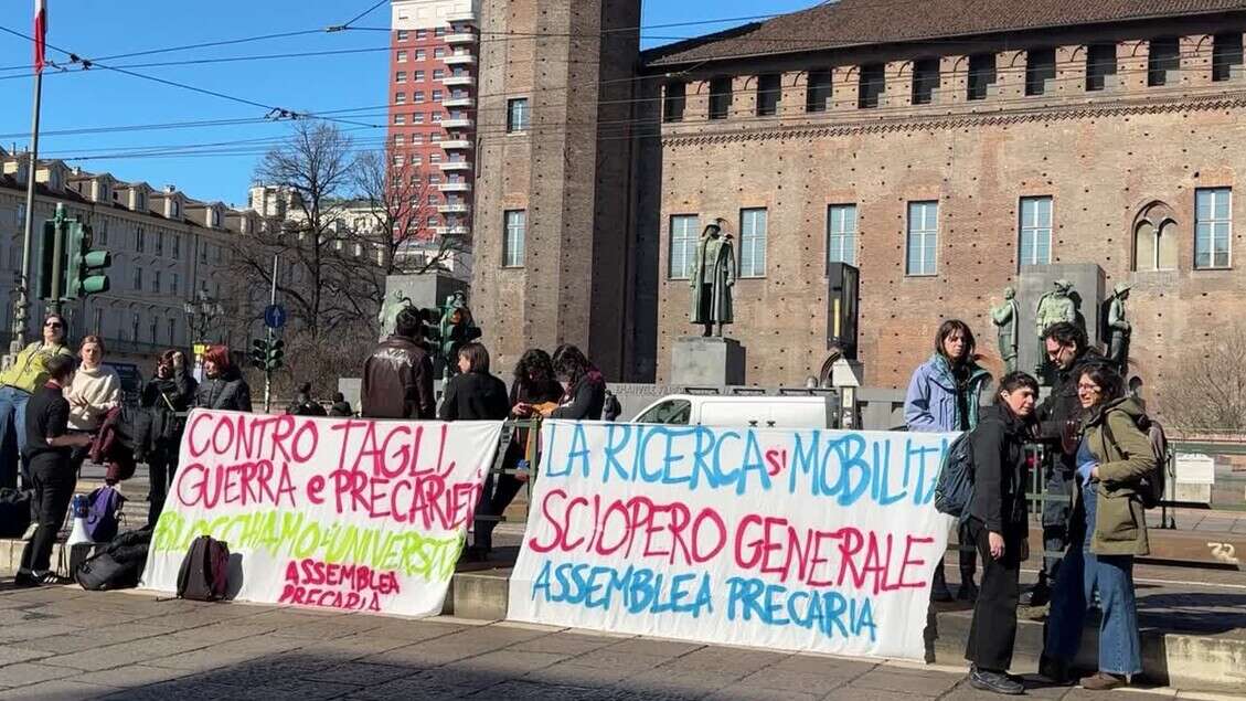 Torino, contestazione studentesca all'inaugurazione dell'anno accademico