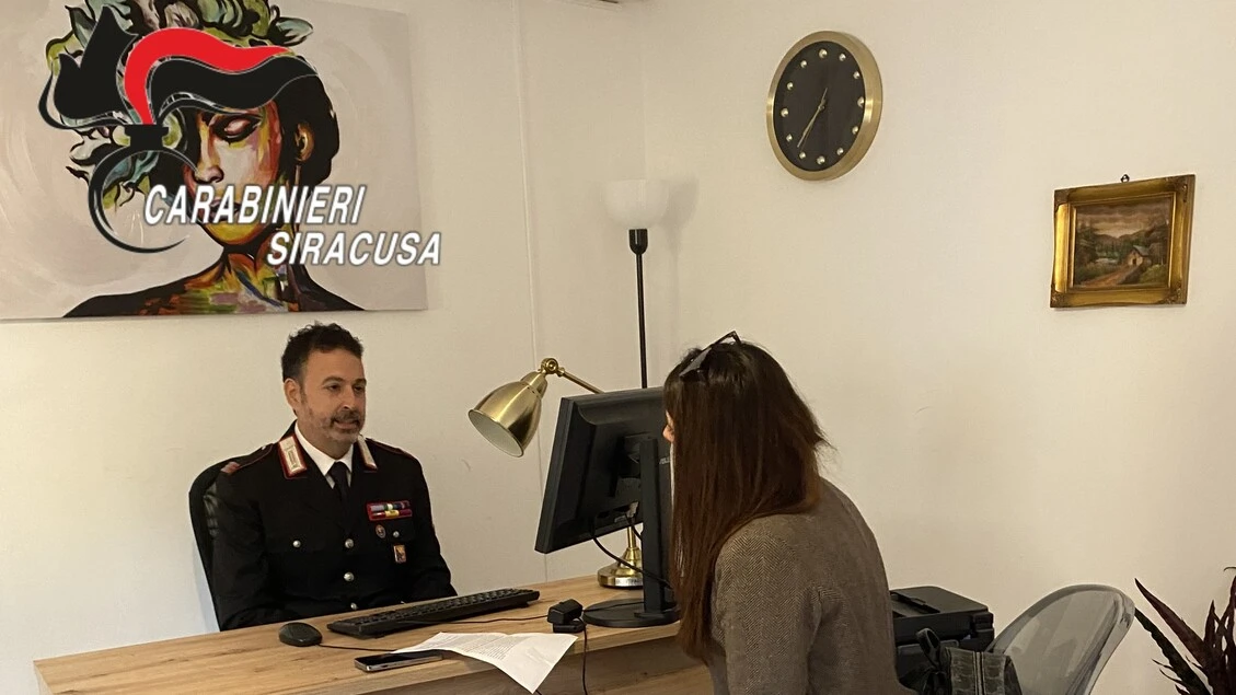 Minaccia di sfregiare con l'acido l'ex fidanzata, arrestato