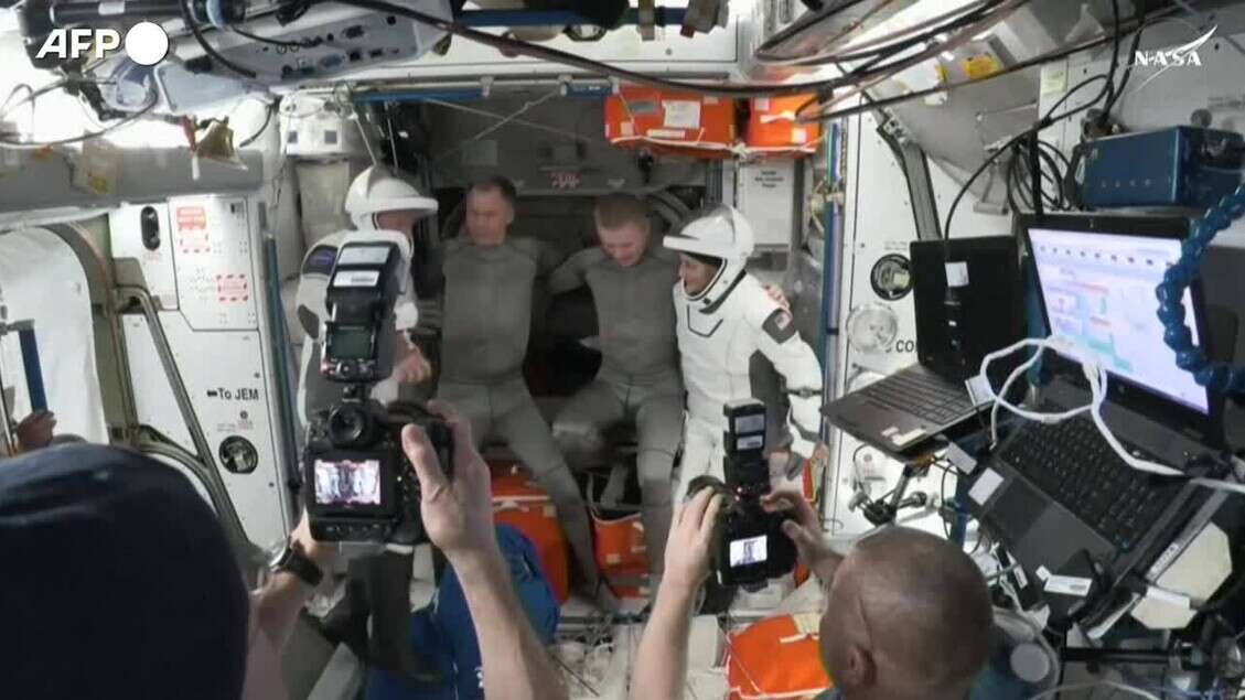 Crew Dragon si e' sganciata da Iss, con i due astronauti della Starliner