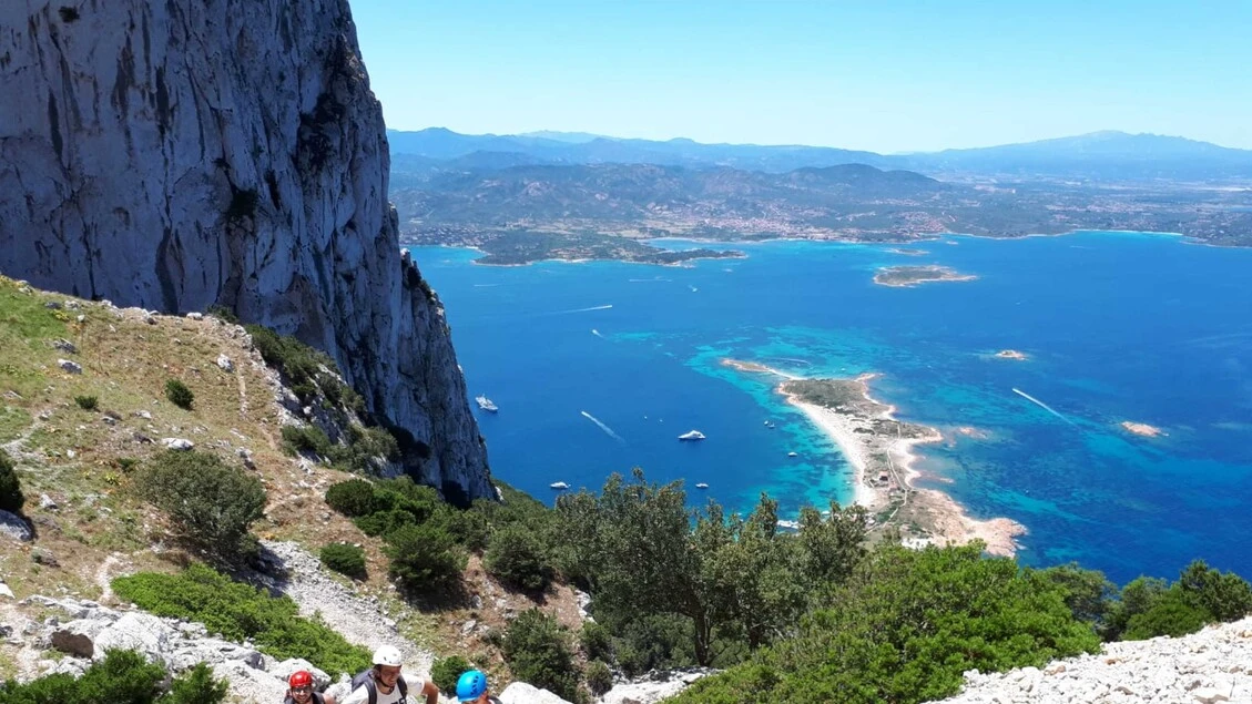 Stop alle arrampicate a Tavolara, troppi incidenti di inesperti