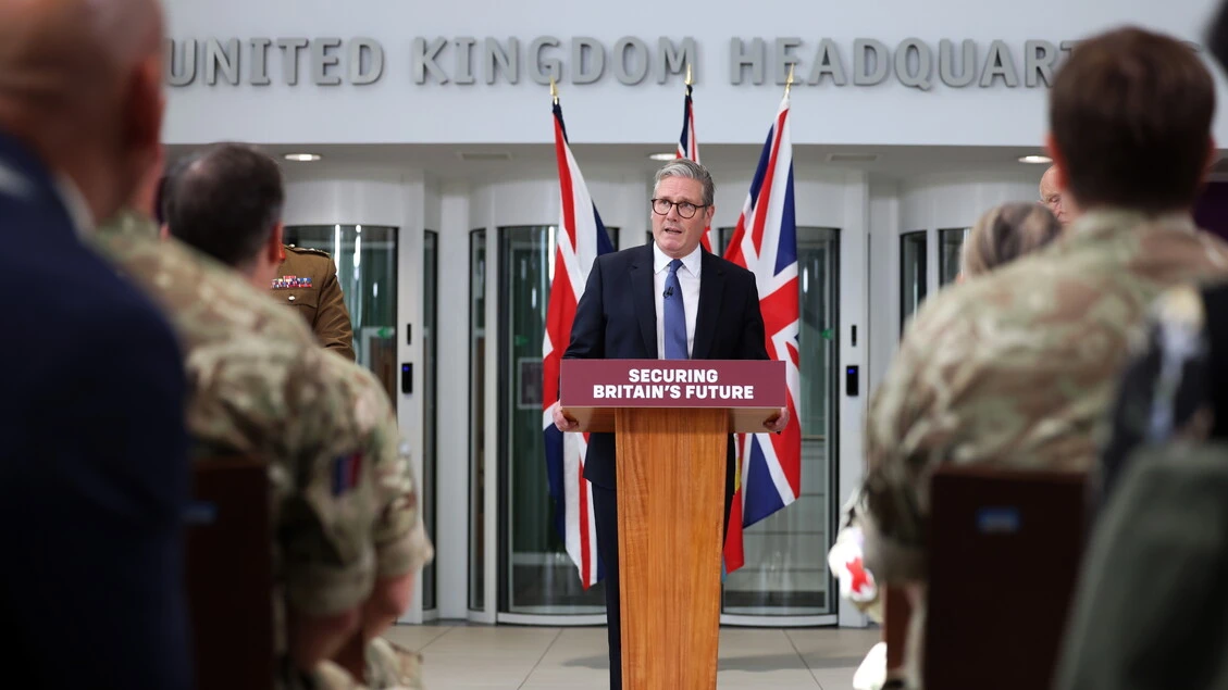 Starmer rafforza linea anti-Russia, 'prepararsi alla guerra'