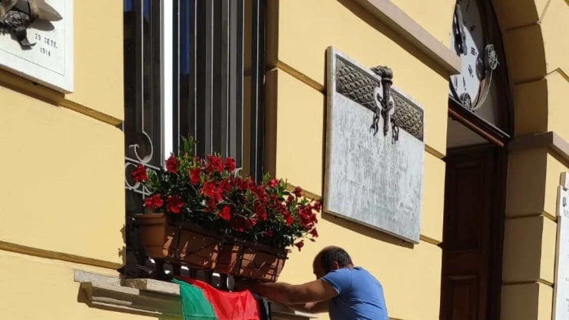 Ev-Avs, la bandiera della Palestina sul Municipio di Potenza