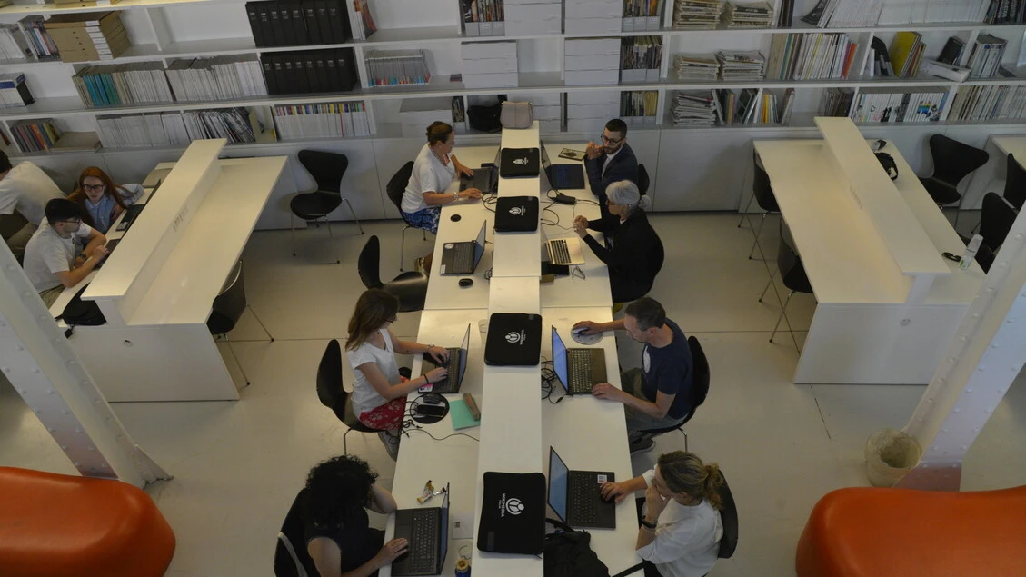 Architettura in cemento, studenti riscrivono voci su Wikipedia