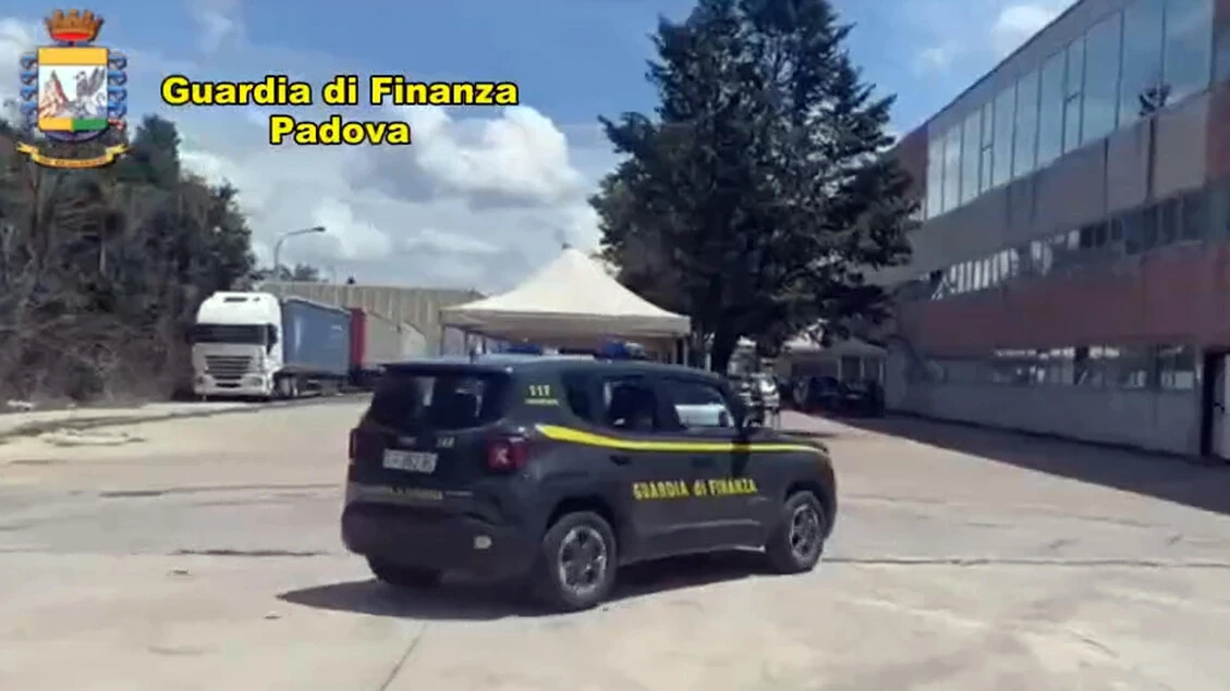 Autobotti manomesse per sottrarre Gpl ai clienti, cinque sequestri
