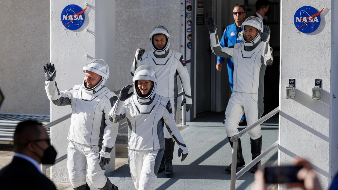 Rientrata la missione Crew 11, ammaraggio al largo della California