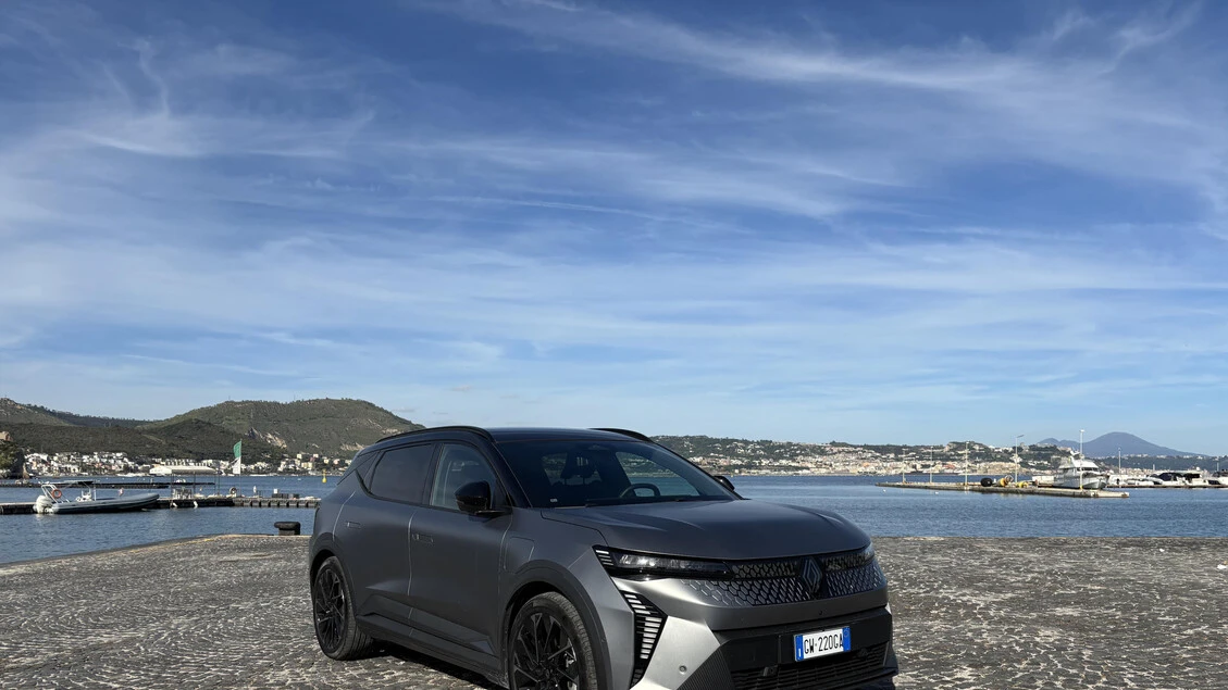 Scenic, il suv agile per un viaggio elettrico in pieno comfort