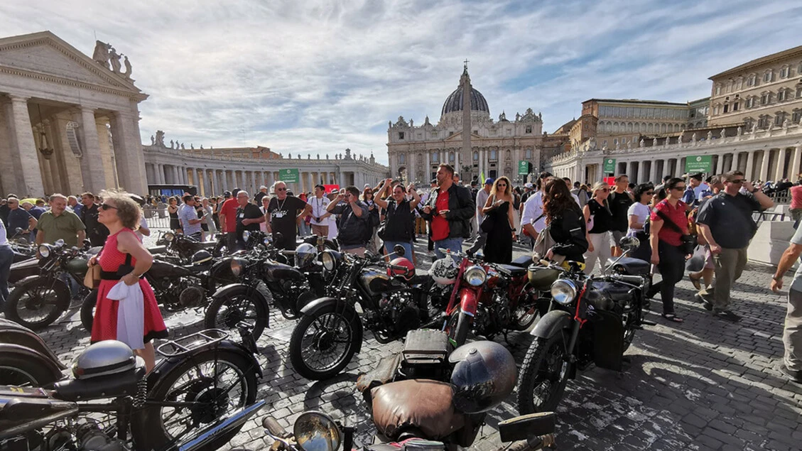 A Roma il settimo raduno mondiale di Moto Guzzi Sport 15