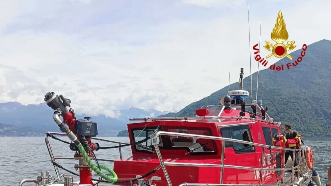 Salvate due ragazze in acqua di notte nel lago Maggiore