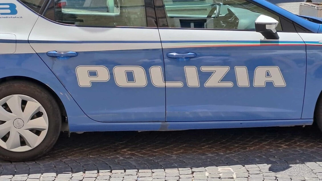 Auto si schianta dopo inseguimento, 1 ferito e 2 arresti