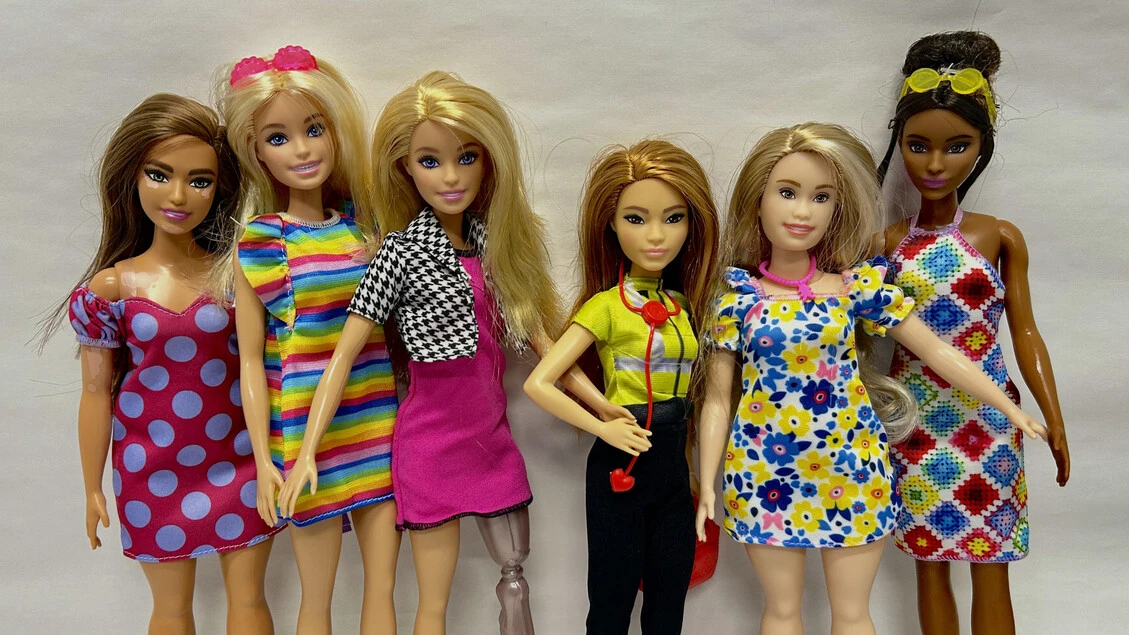 Barbie cambia stile, al posto dei tacchi alti scarpe più confortevoli