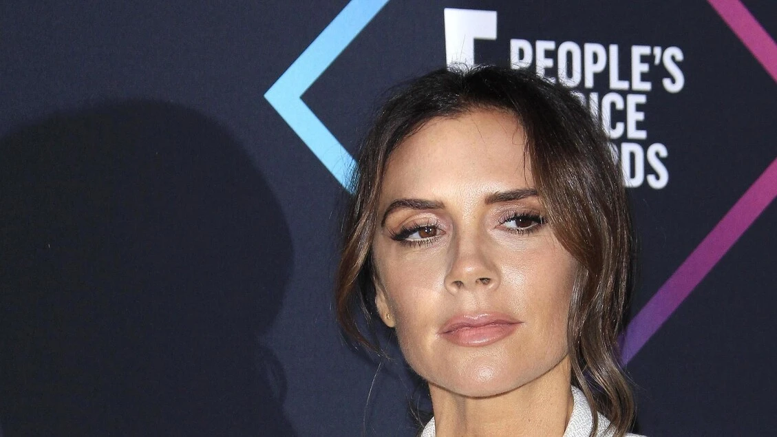 Netflix celebra Victoria Beckham, Posh Spice rompe il ghiaccio