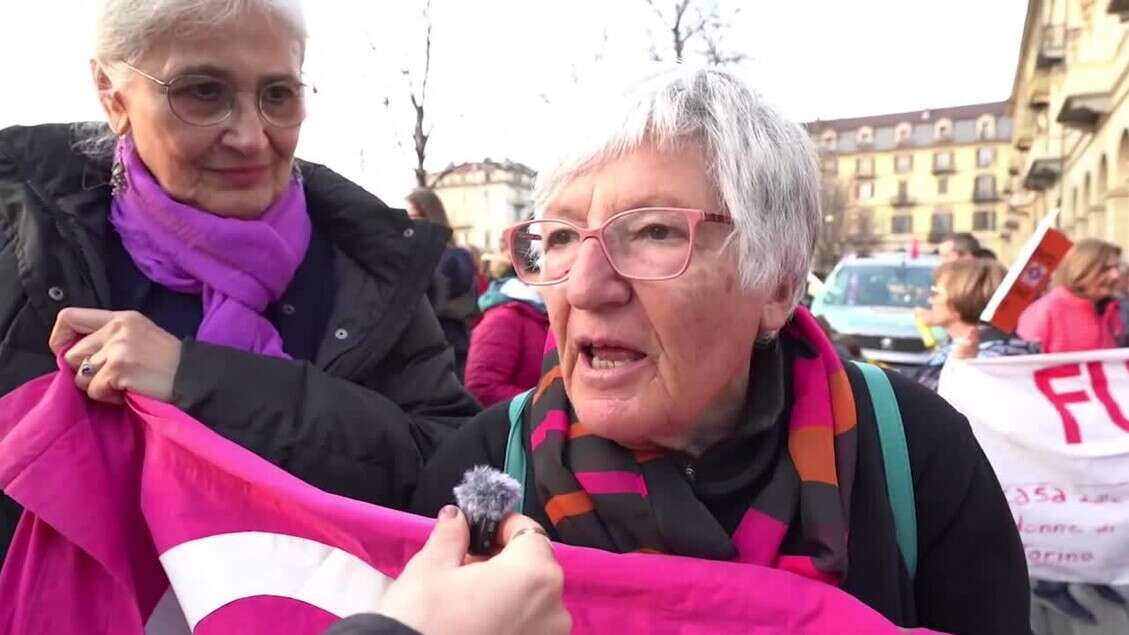 Giornata internazionale della donna, le voci del corteo organizzato a Torino da Non una di meno