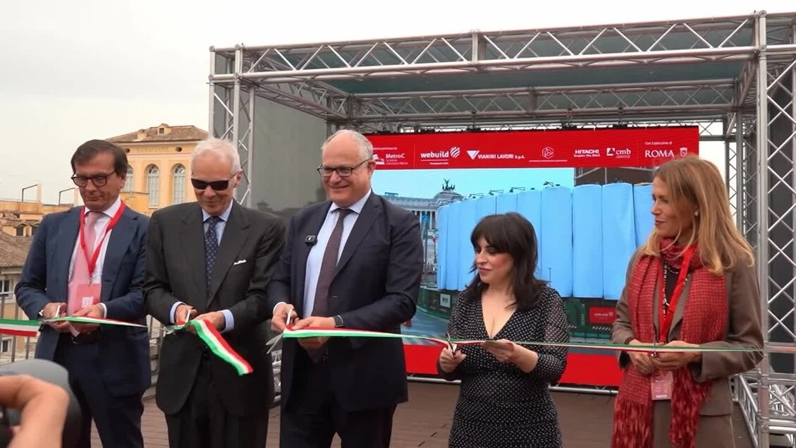 Roma, svelata una nuova opera sui silos di piazza Venezia