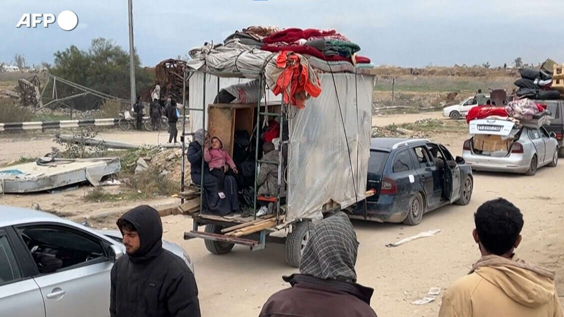 A Gaza le famiglie sfollate tornano verso nord lungo la Salaheddin Road