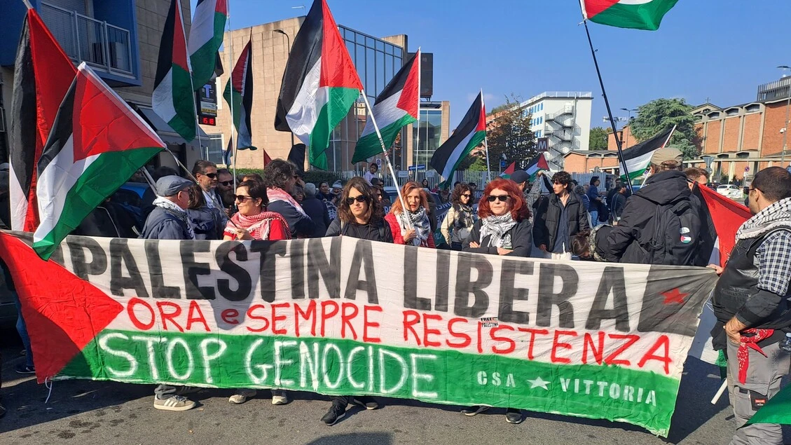 Continua mobilitazione per Gaza a Milano, 'ignobile strage oggi'