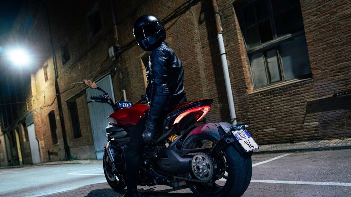 Nuova XDiavel V4 è la sport cruiser secondo Ducati