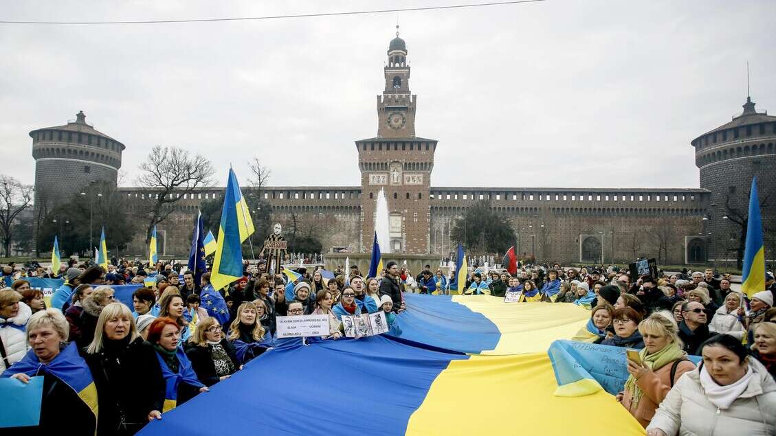 Marcia per l'Ucraina a Milano, slogan contro Putin e Trump