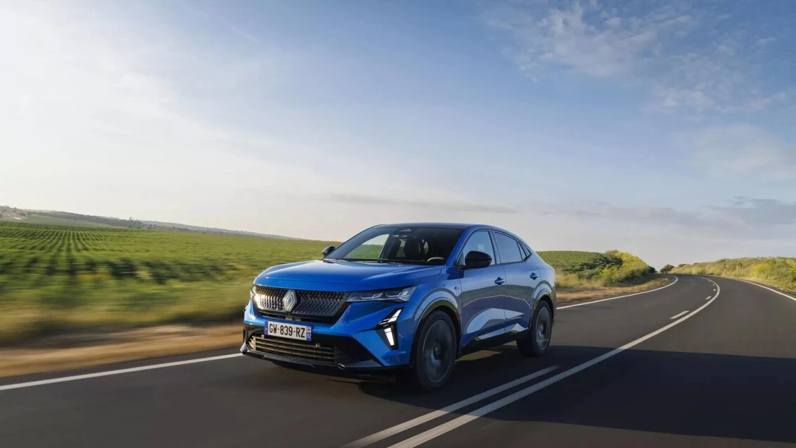 Rafale, il suv coupé dallo stile deciso e dal motore full hybrid