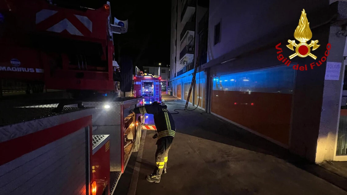Incendio nella notte in una casa nel Milanese, morta donna