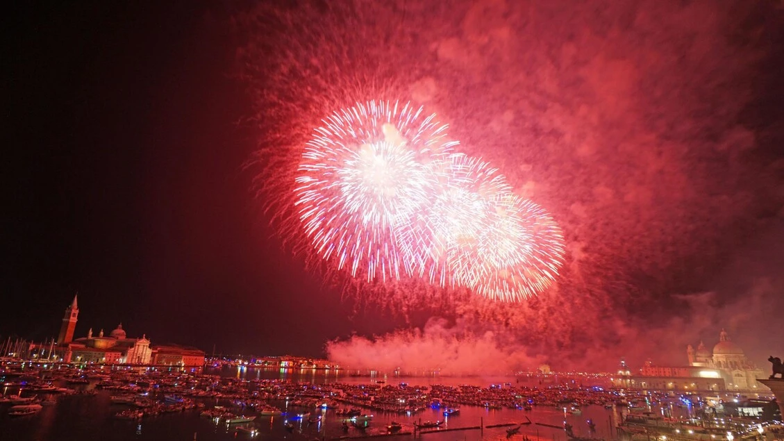 In 100mila a Venezia per vedere i fuochi del Redentore