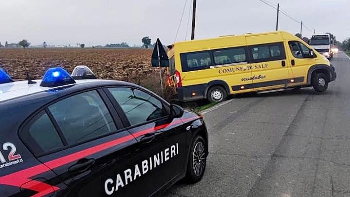 Scuolabus fuori strada nell'Alessandrino, tutti incolumi