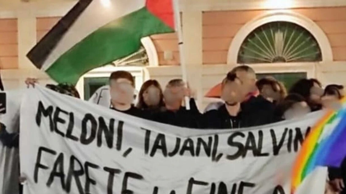 Cartello contro governo 'farete fine di Mussolini', polemiche