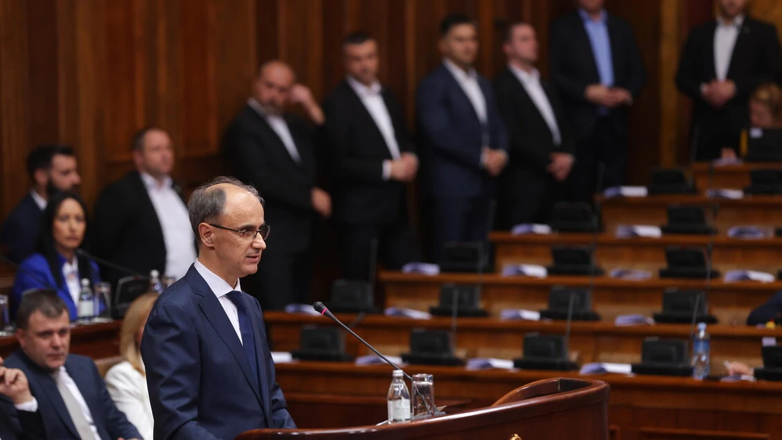 Il Parlamento serbo vota la fiducia al governo Macut
