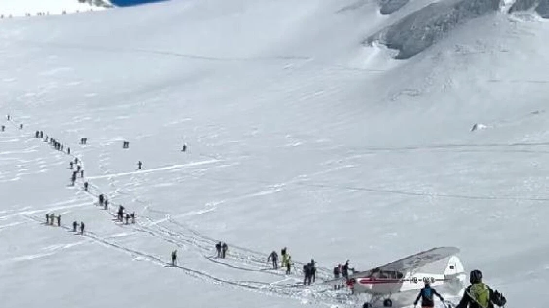Aereo da turismo sfiora scialpinisti sul Monte Rosa