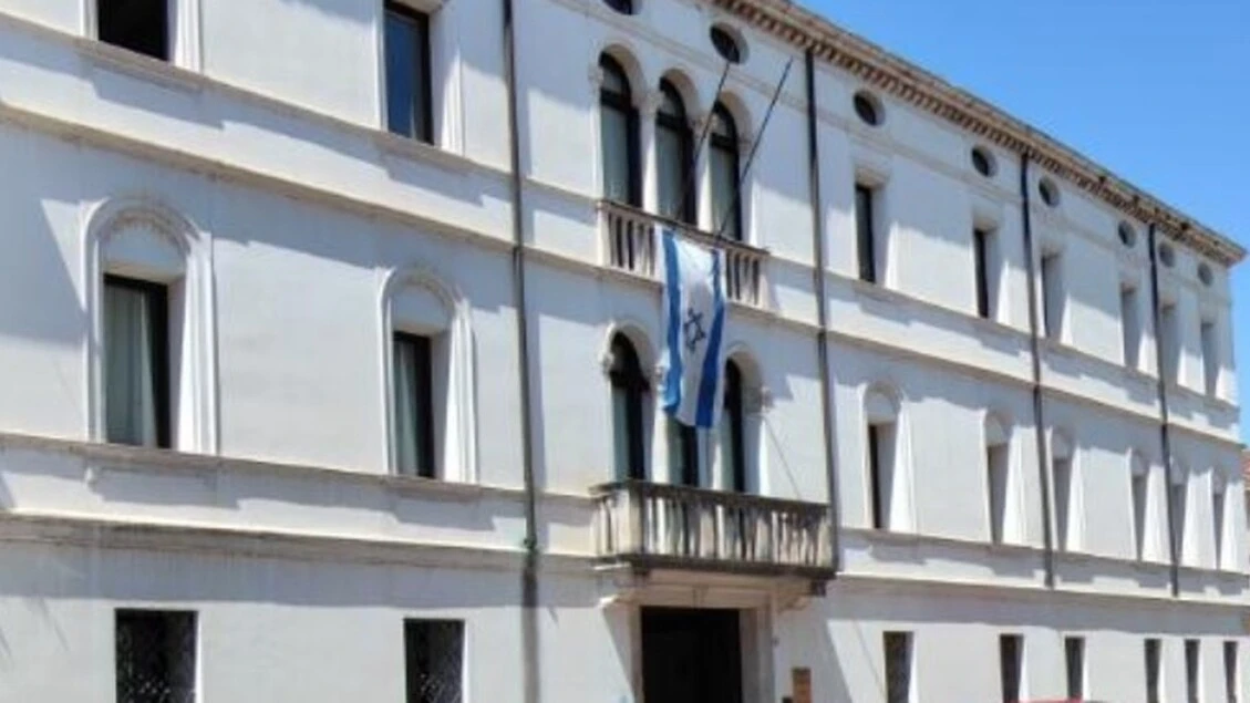 Confindustria AA toglie bandiera Israele dalla sede