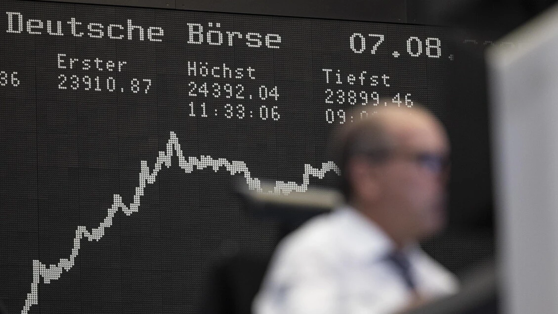 Borsa: mercati deboli con il rialzo del dollaro, giù Francoforte