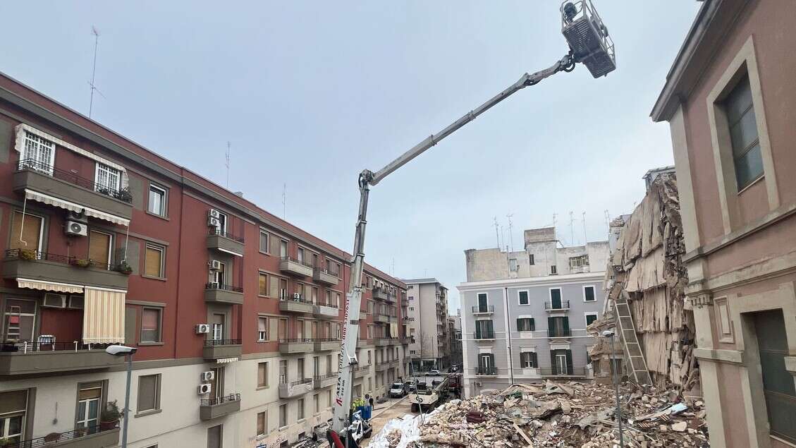 Crollo Bari, sindaco 'demolizione e rimozione delle macerie'